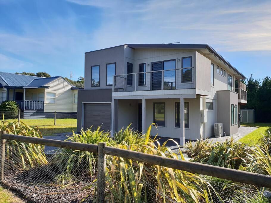 Venus Haven - Beach 1, Linen, Wifi, Netflix Venus Bay Exterior foto